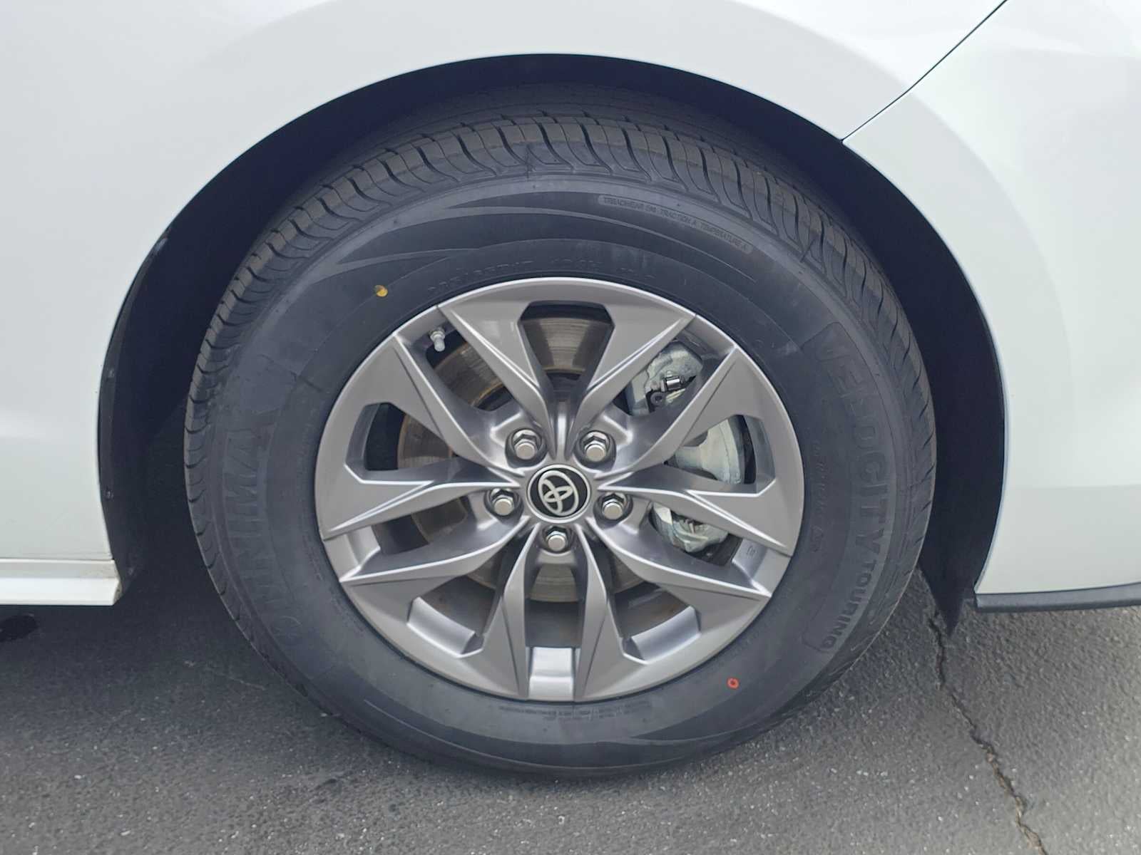 2023 Toyota Sienna LE
