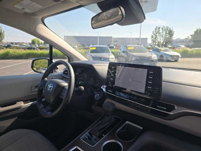 2022 Toyota Sienna LE