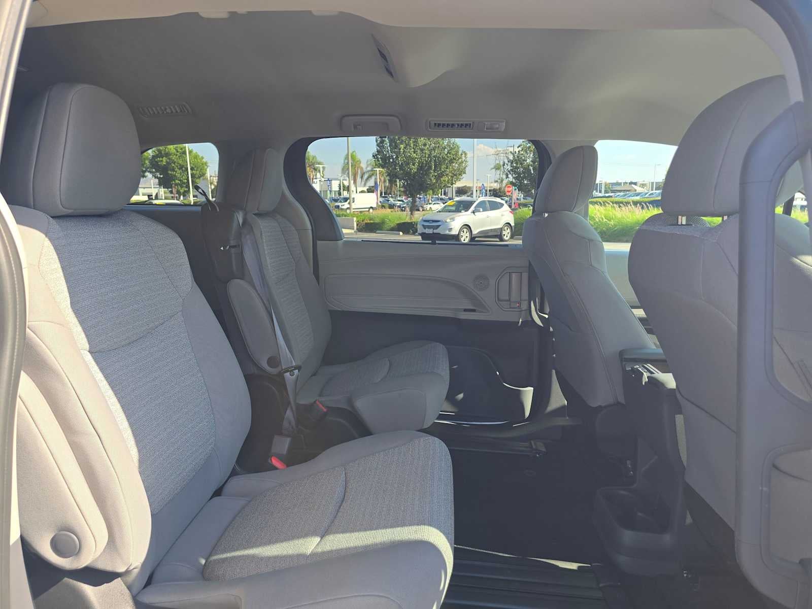 2022 Toyota Sienna LE