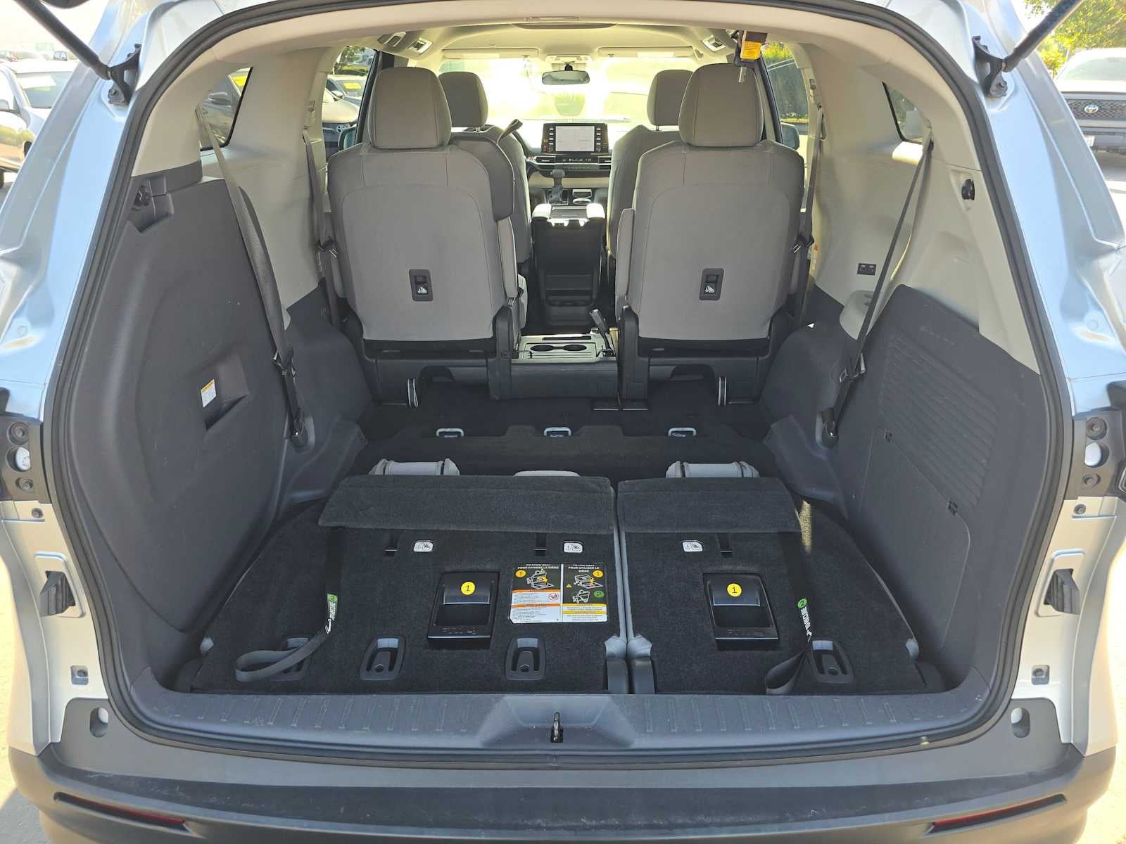 2022 Toyota Sienna LE
