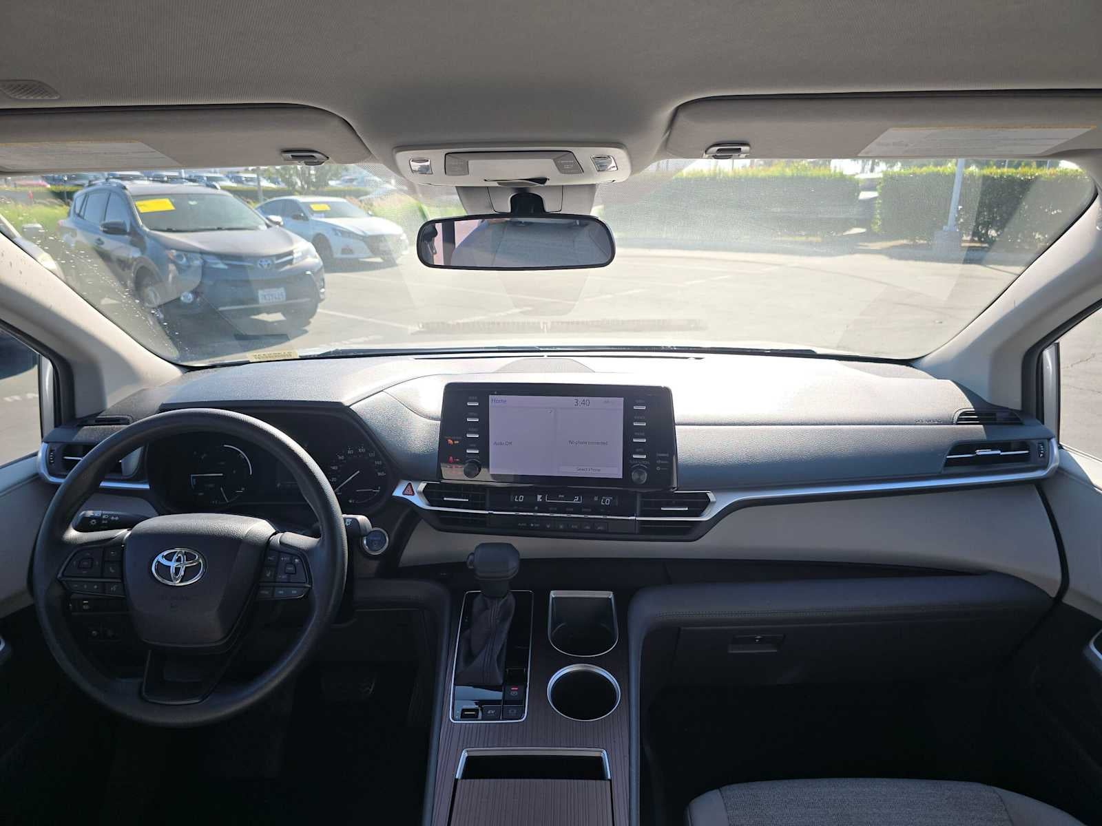 2022 Toyota Sienna LE