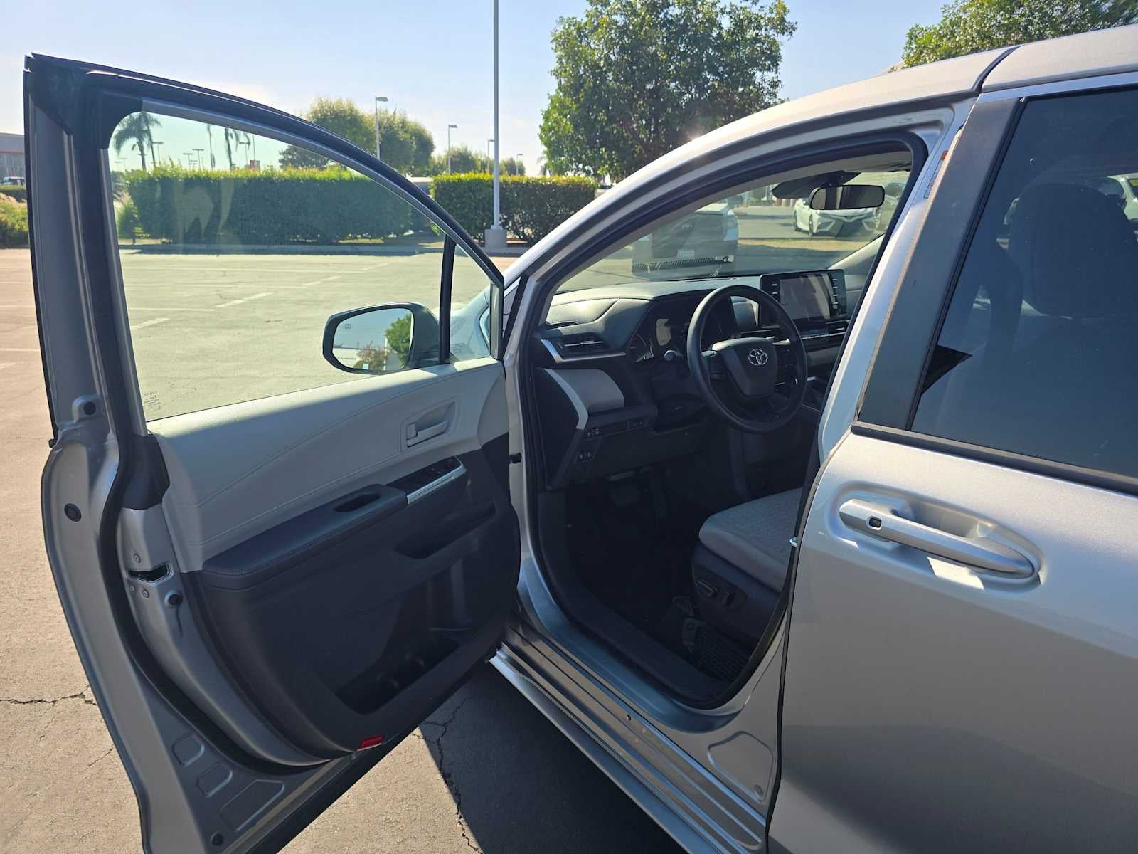 2022 Toyota Sienna LE