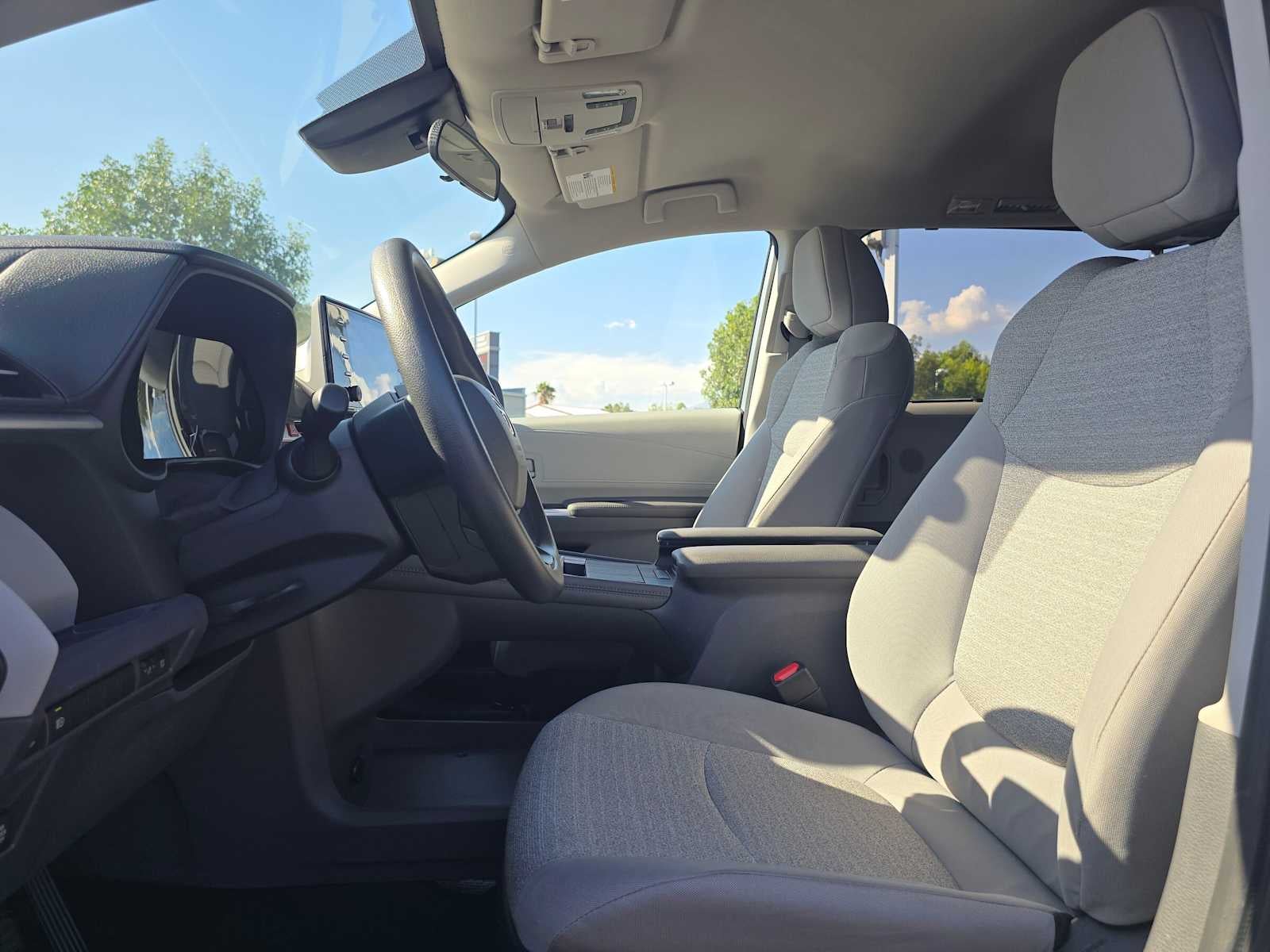2022 Toyota Sienna LE