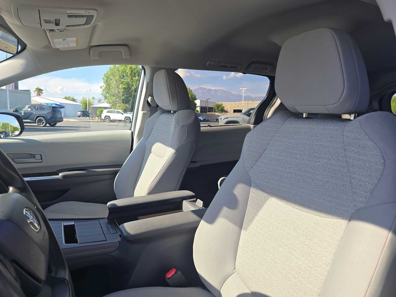 2022 Toyota Sienna LE