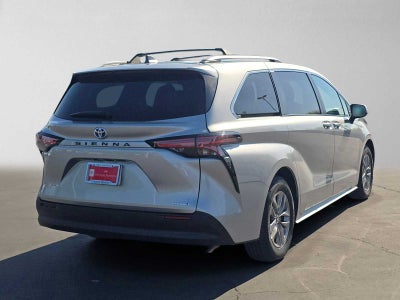 2022 Toyota Sienna LE