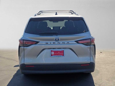 2022 Toyota Sienna LE