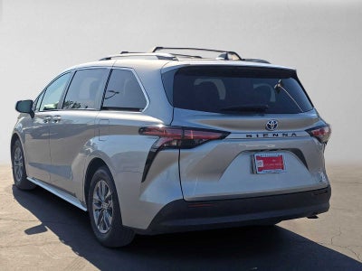 2022 Toyota Sienna LE