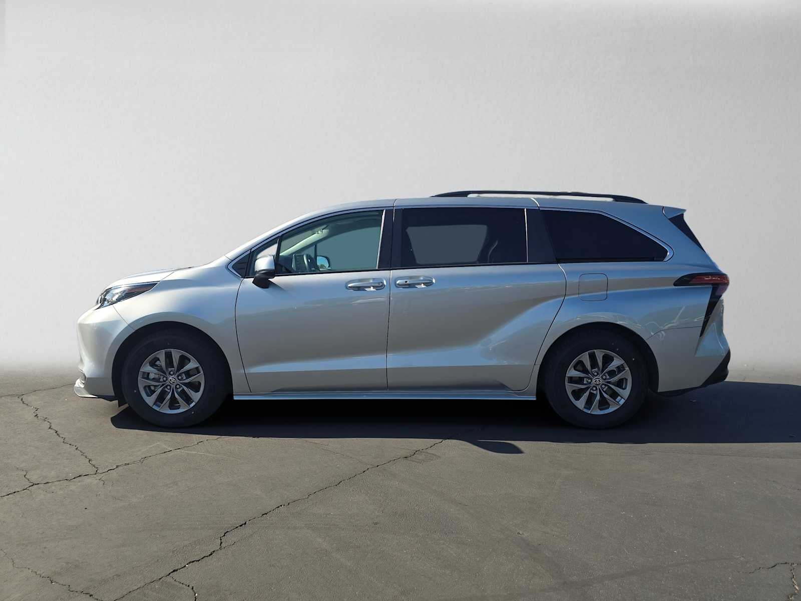 2022 Toyota Sienna LE