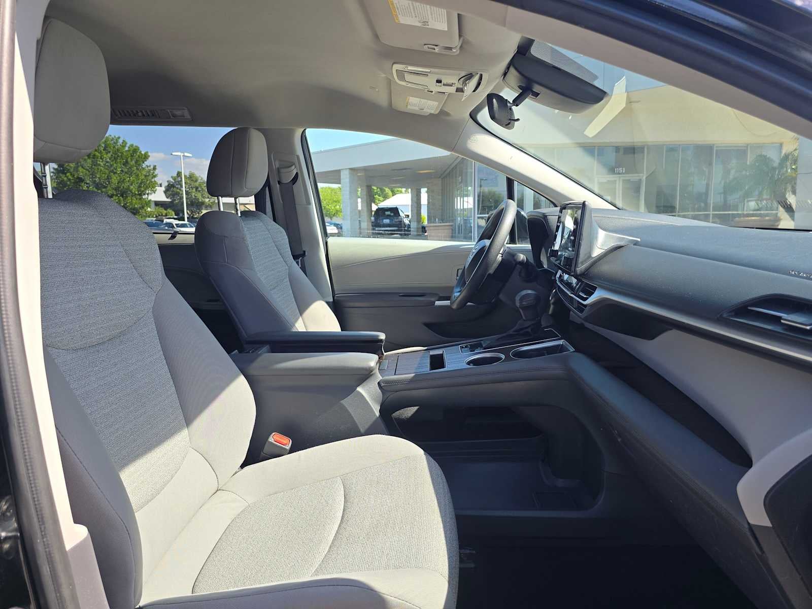 2023 Toyota Sienna LE