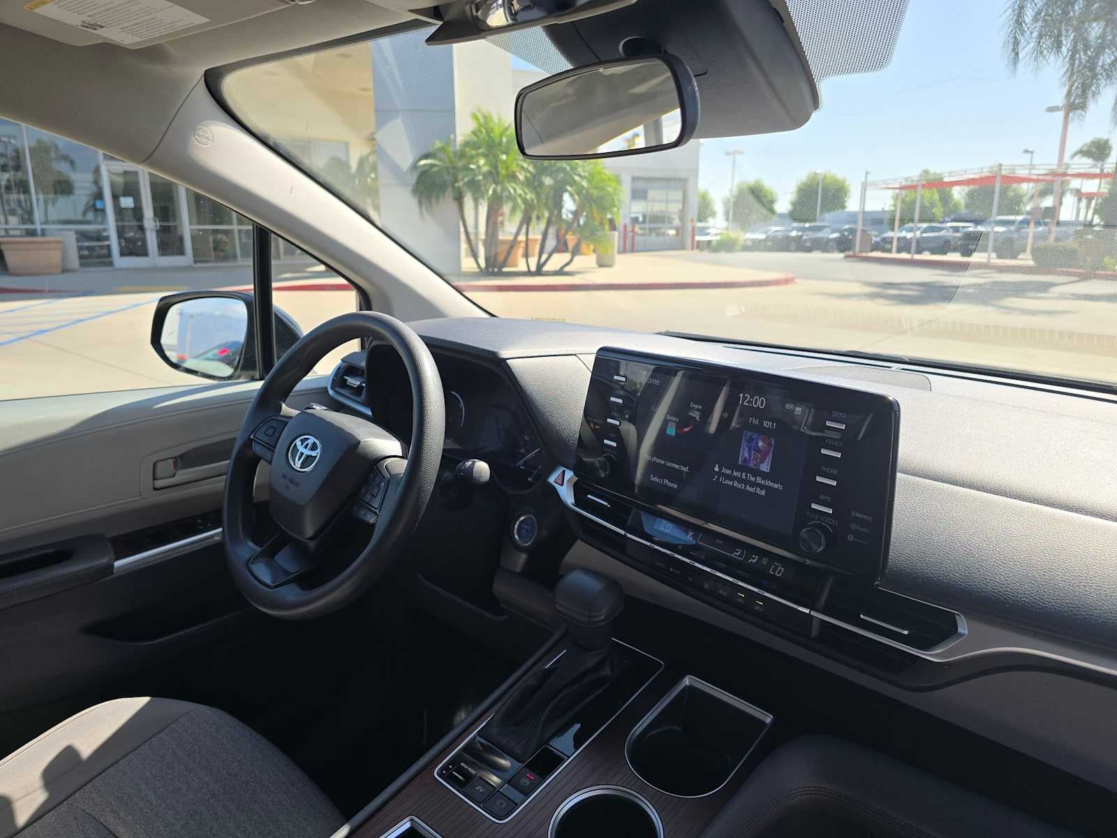2023 Toyota Sienna LE