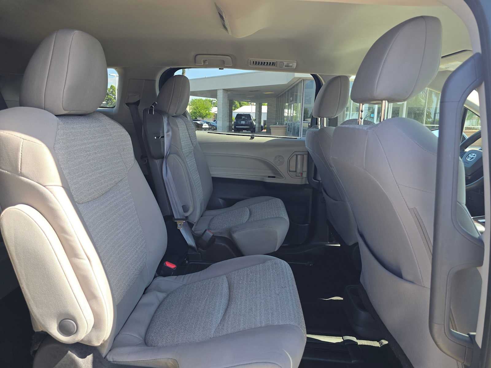 2023 Toyota Sienna LE