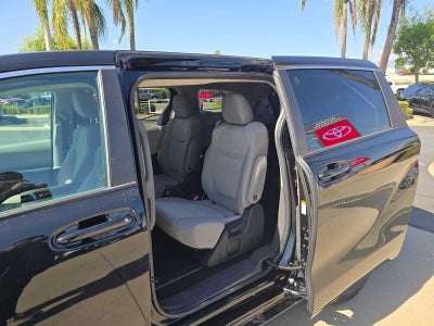 2023 Toyota Sienna LE