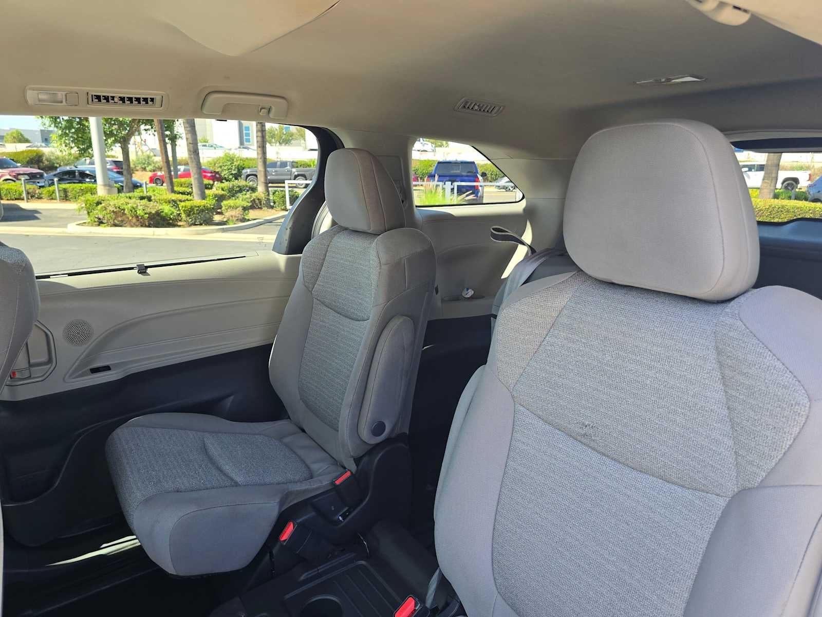 2023 Toyota Sienna LE