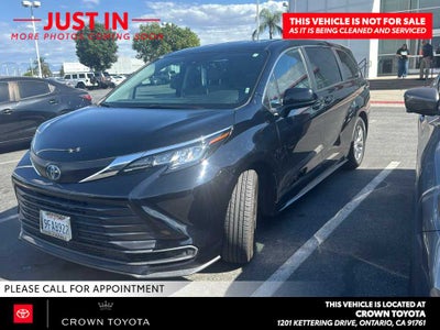 2023 Toyota Sienna LE
