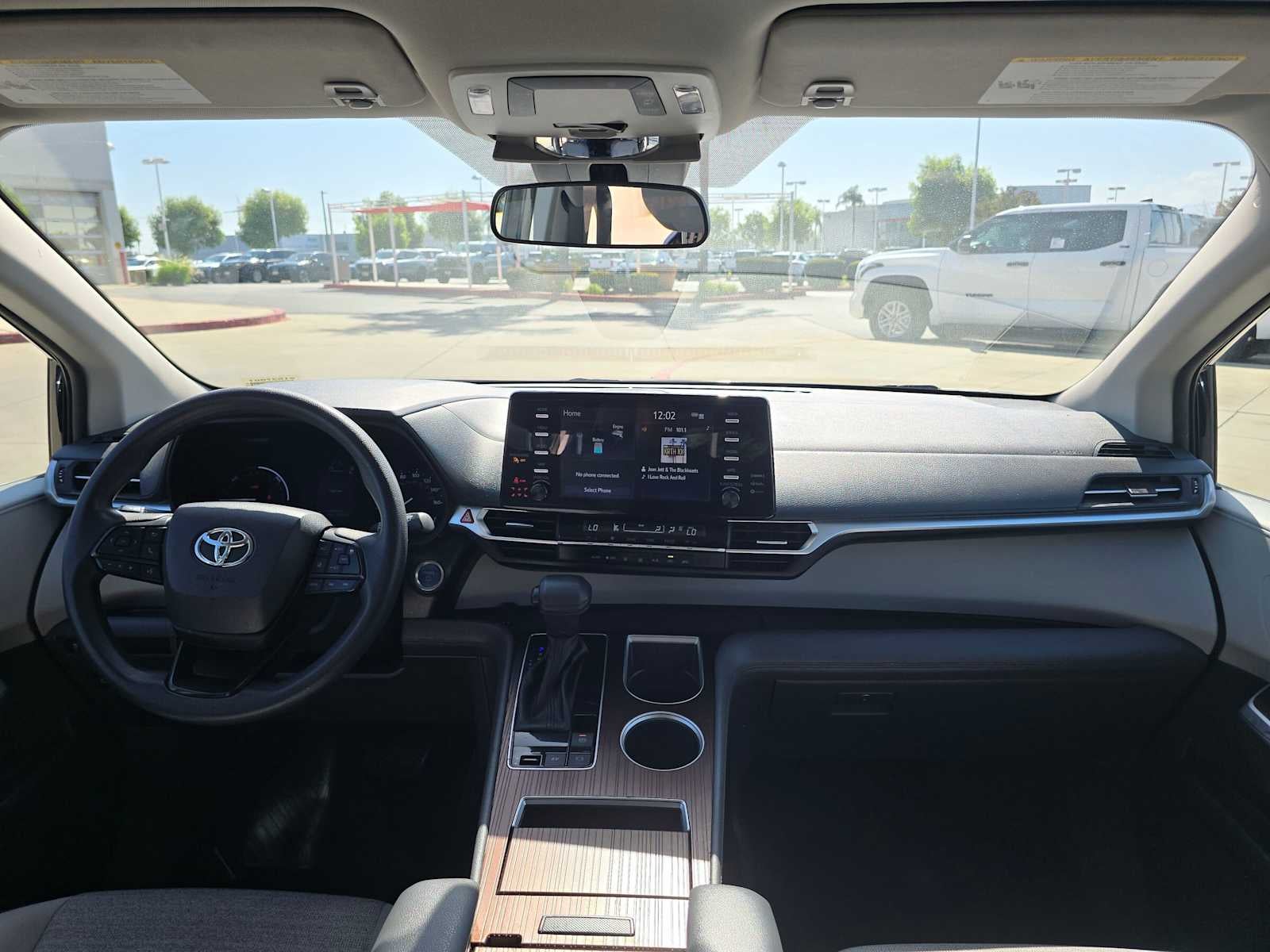 2023 Toyota Sienna LE