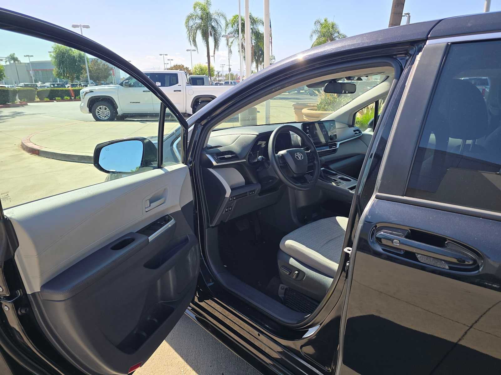 2023 Toyota Sienna LE