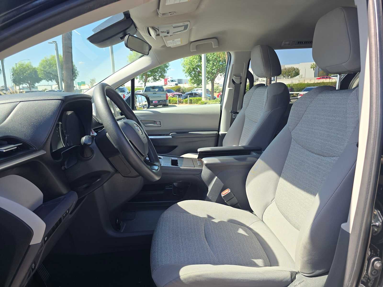 2023 Toyota Sienna LE