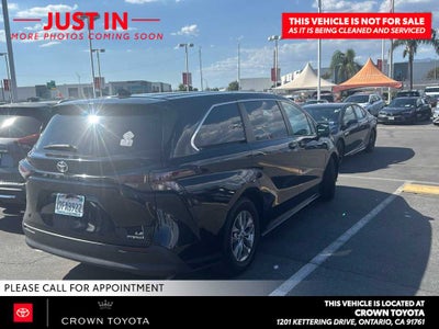 2023 Toyota Sienna LE