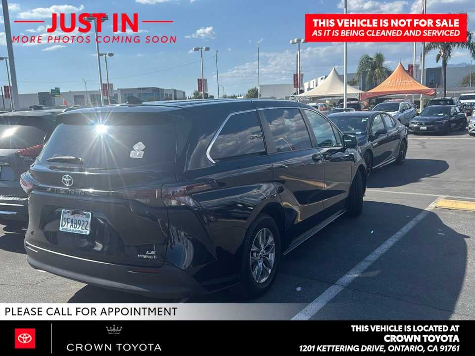 2023 Toyota Sienna LE