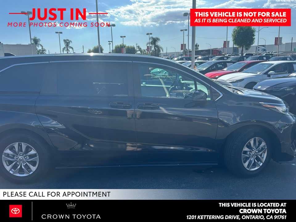 2023 Toyota Sienna LE