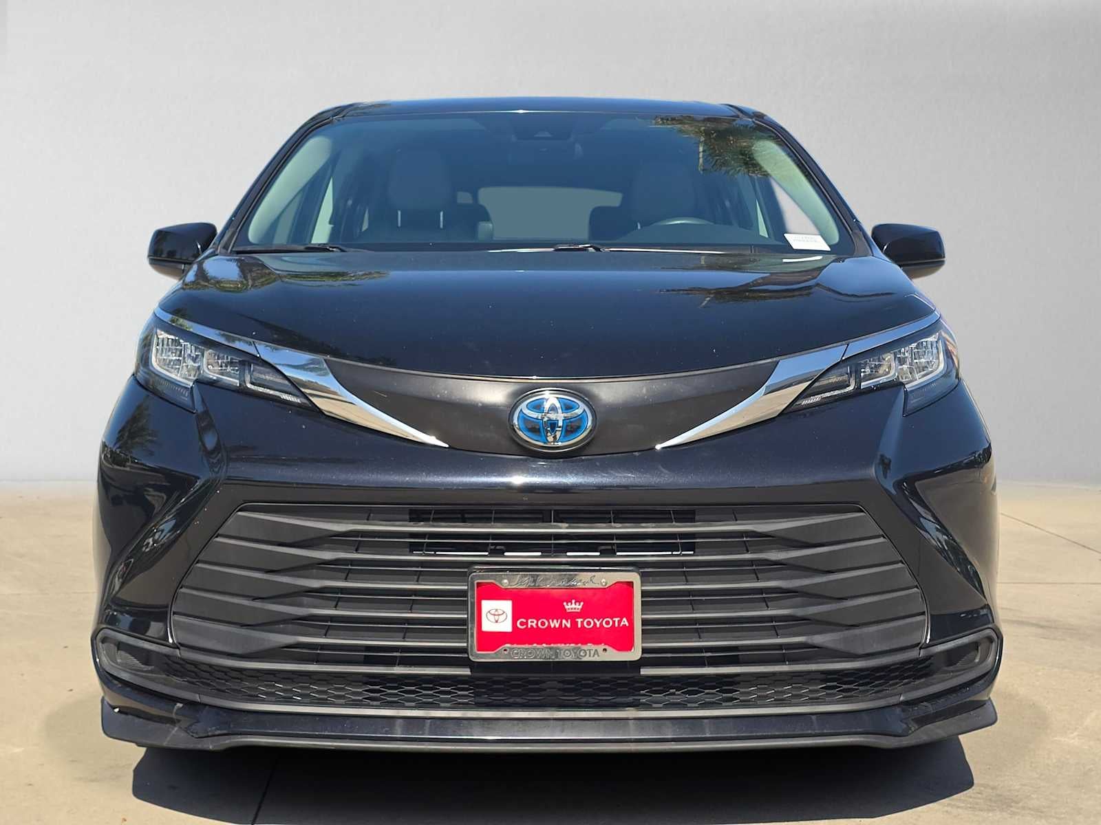 2023 Toyota Sienna LE