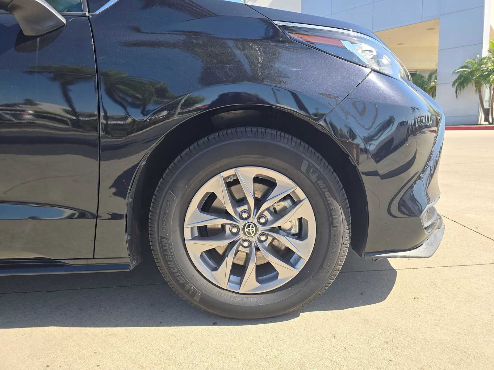 2023 Toyota Sienna LE
