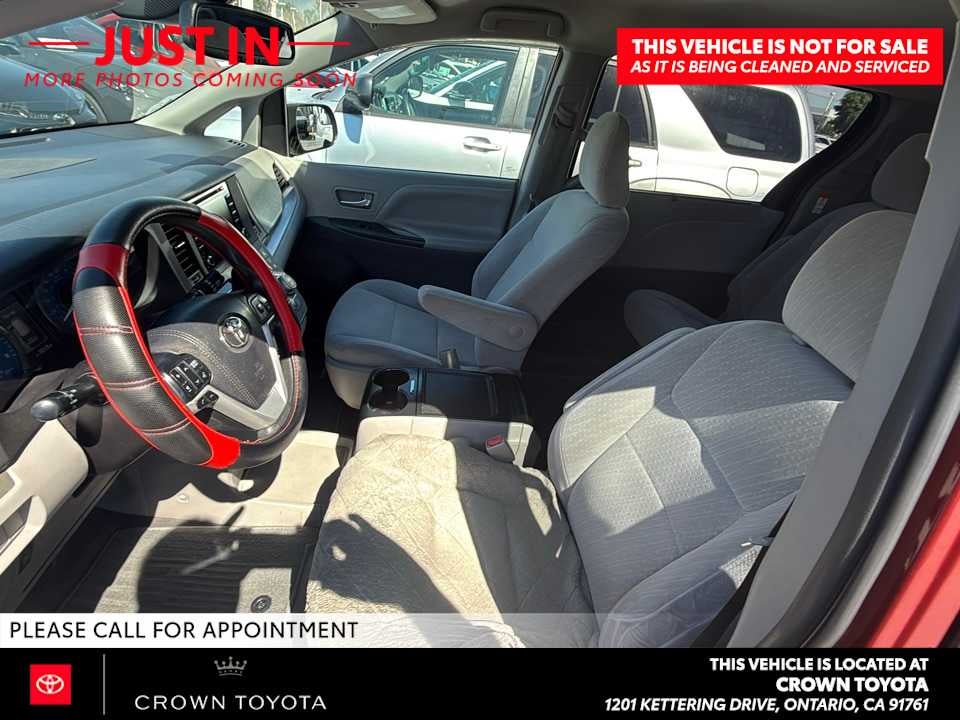 2018 Toyota Sienna LE