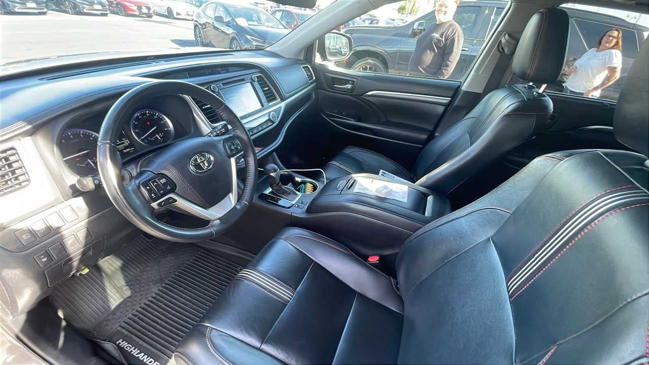 2019 Toyota Highlander SE