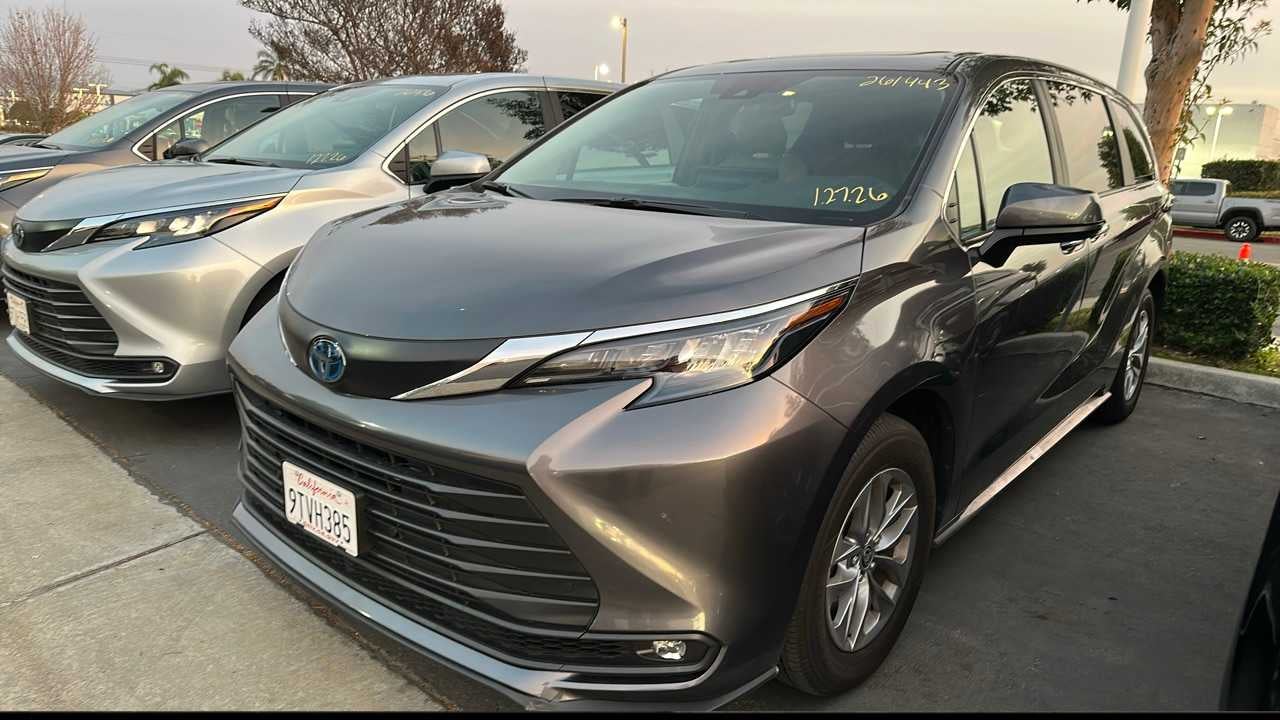2025 Toyota Sienna XLE