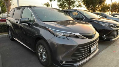 2025 Toyota Sienna XLE