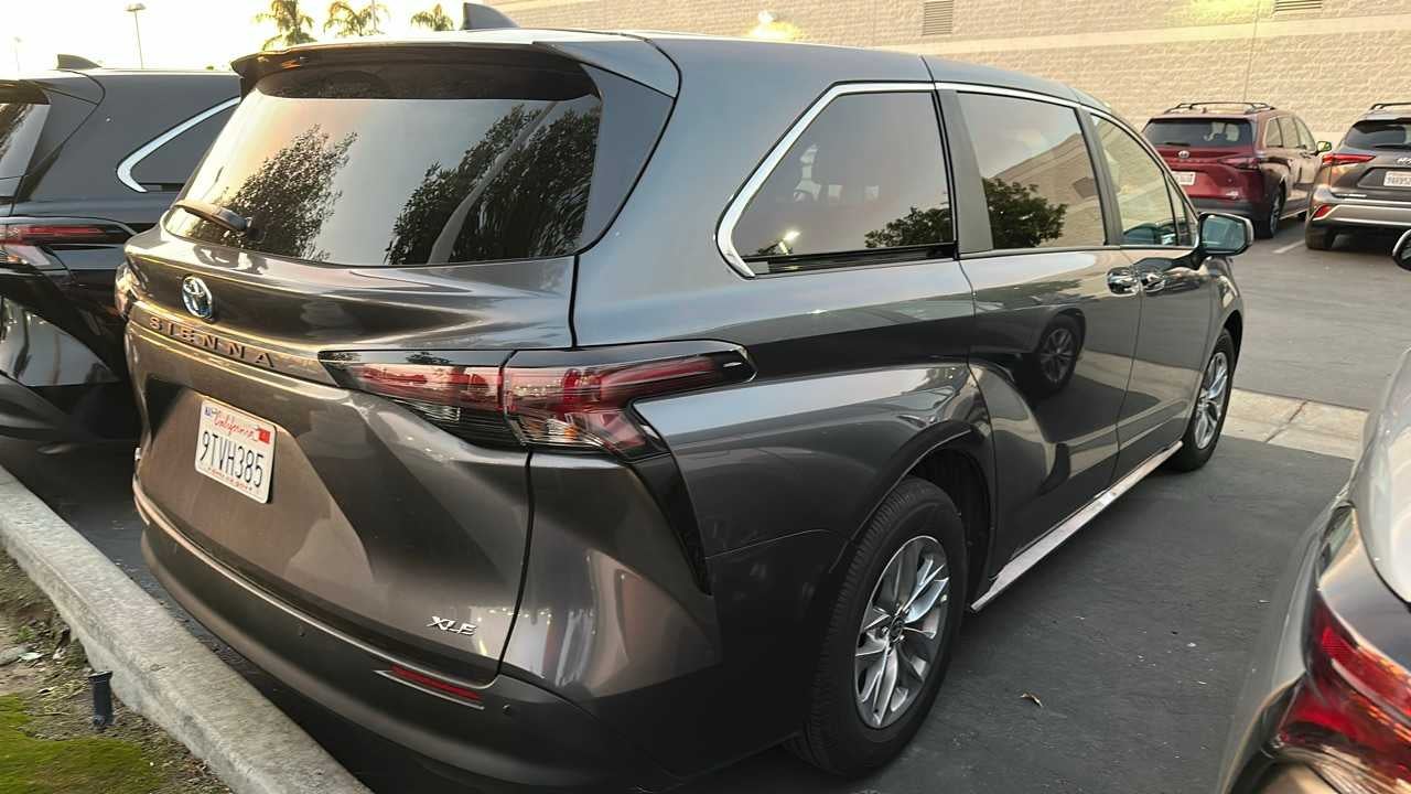 2025 Toyota Sienna XLE
