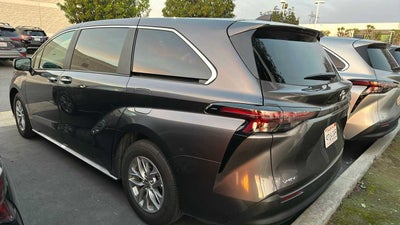 2025 Toyota Sienna XLE