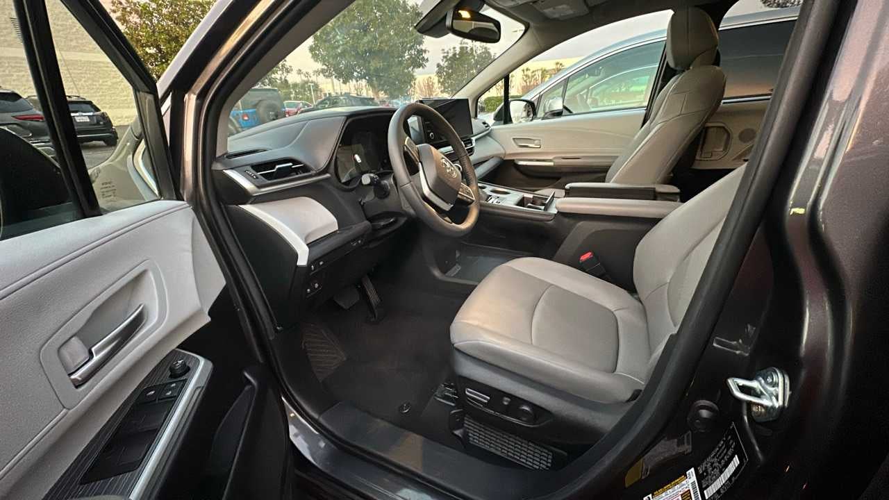2025 Toyota Sienna XLE