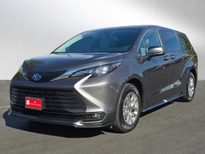 2025 Toyota Sienna XLE