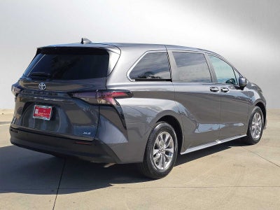 2025 Toyota Sienna XLE