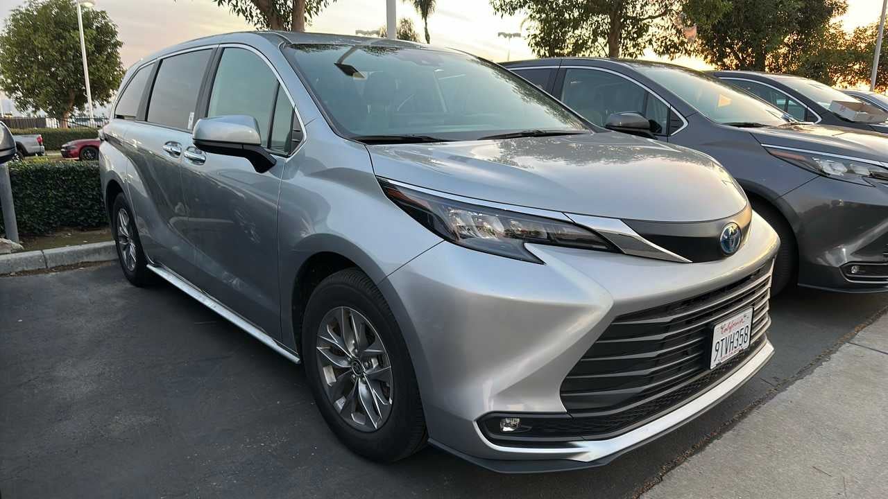 2025 Toyota Sienna XLE