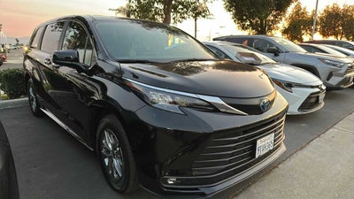 2025 Toyota Sienna XLE