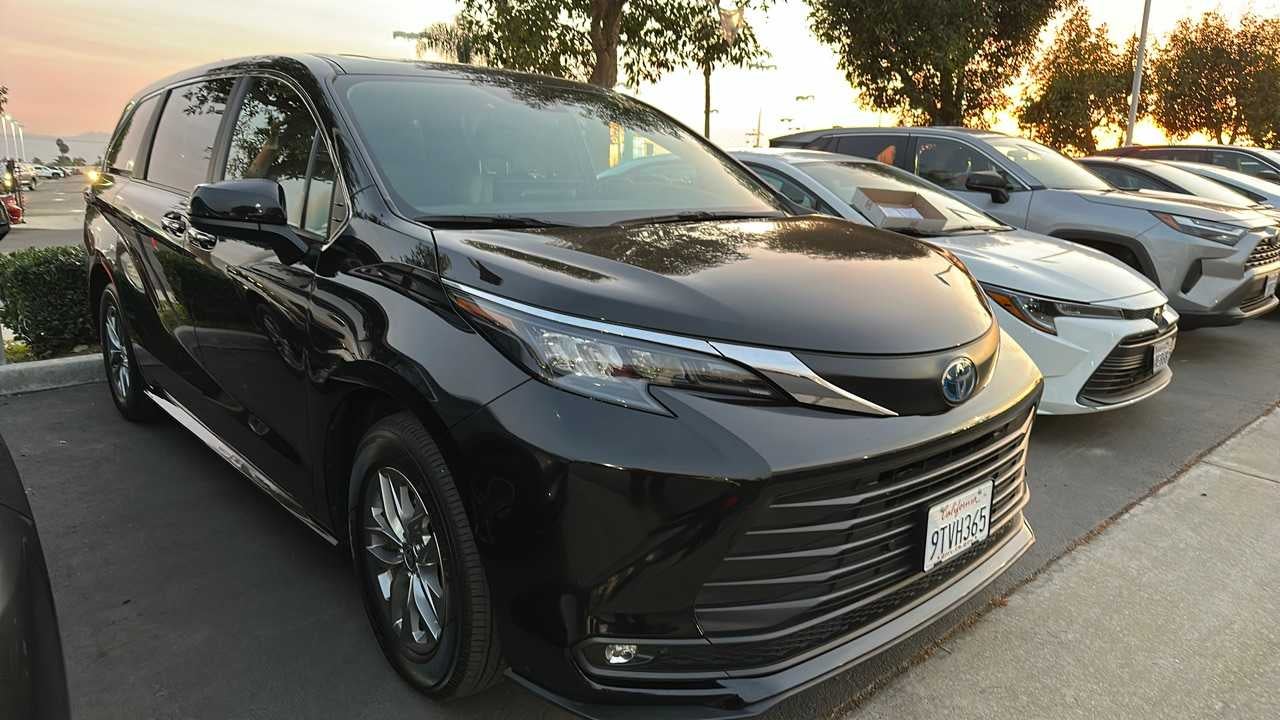 2025 Toyota Sienna XLE