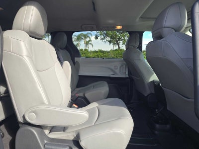2025 Toyota Sienna XLE