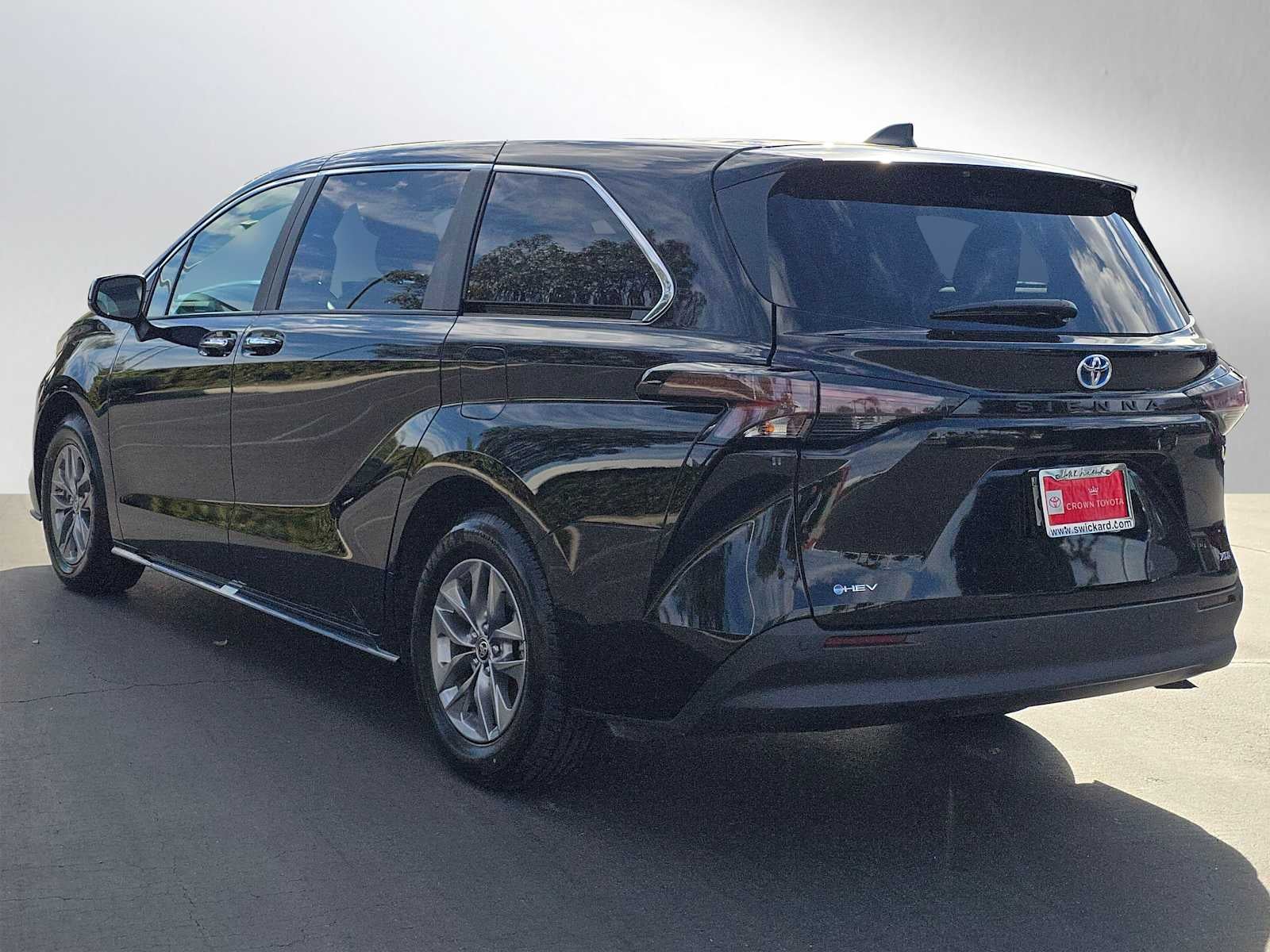 2025 Toyota Sienna XLE