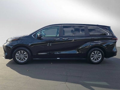 2025 Toyota Sienna XLE