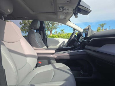 2025 Toyota Sienna XLE