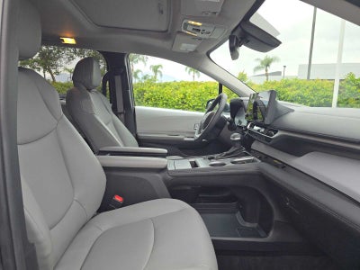 2025 Toyota Sienna XLE