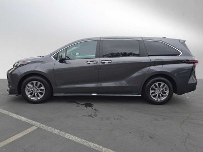 2025 Toyota Sienna XLE