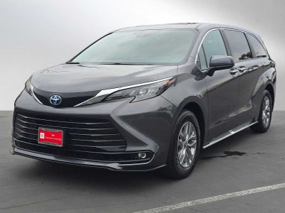 2025 Toyota Sienna XLE