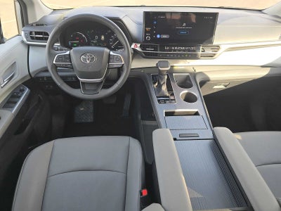 2025 Toyota Sienna XLE