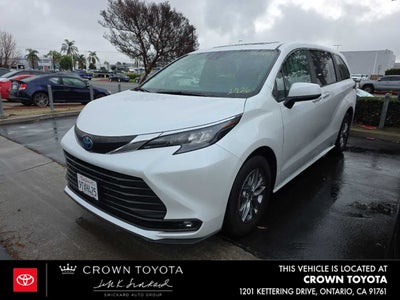 2025 Toyota Sienna XLE