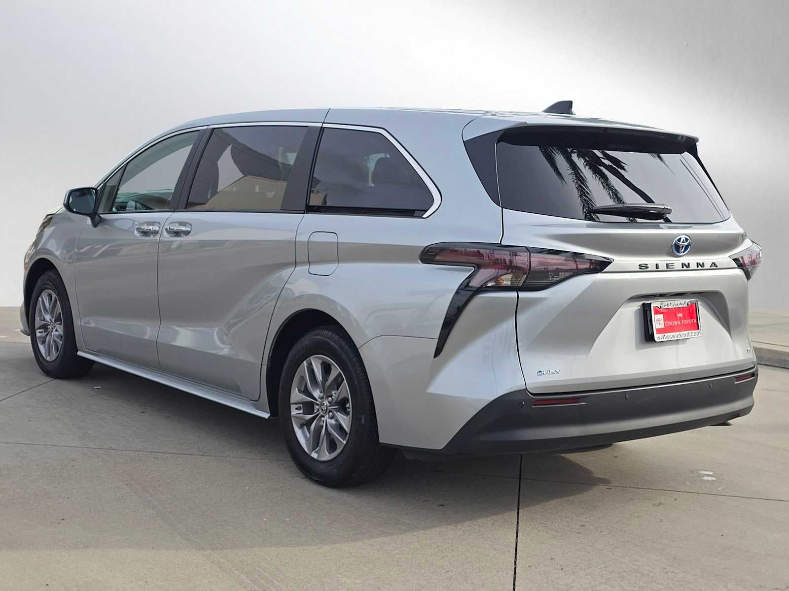 2025 Toyota Sienna XLE