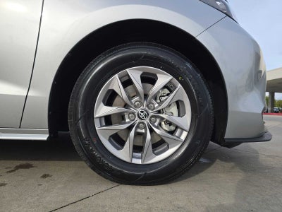 2025 Toyota Sienna XLE