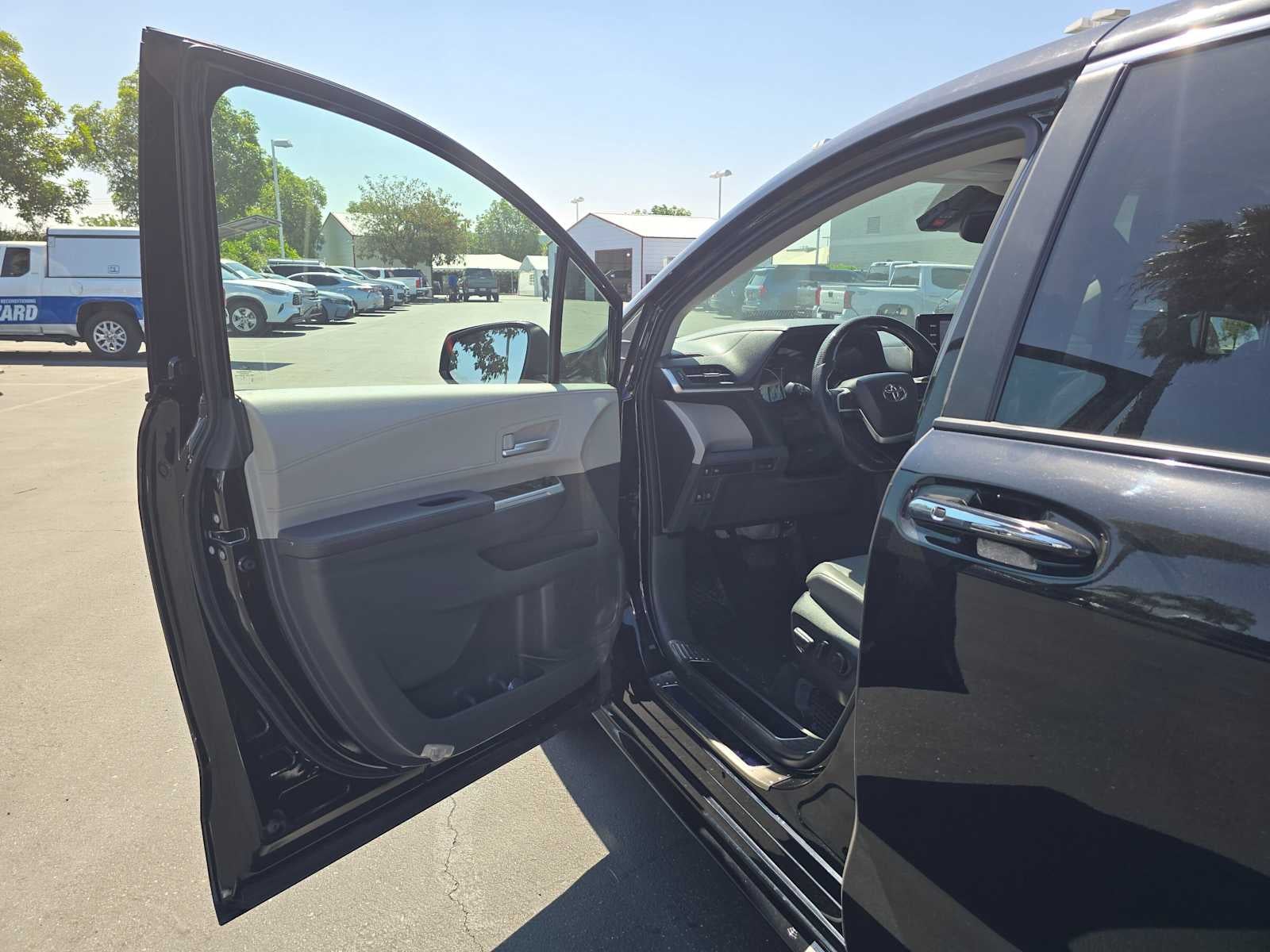 2023 Toyota Sienna XLE